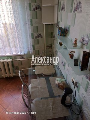 Продам трехкомнатную (3-комн.) квартиру, Спирина ул, 7к1, Красное Село г