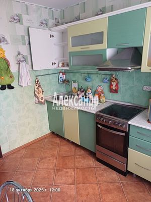 Продам трехкомнатную (3-комн.) квартиру, Спирина ул, 7к1, Красное Село г