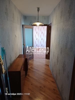 Продам трехкомнатную (3-комн.) квартиру, Спирина ул, 7к1, Красное Село г