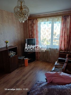 Продам трехкомнатную (3-комн.) квартиру, Спирина ул, 7к1, Красное Село г