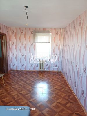 Продам трехкомнатную (3-комн.) квартиру, Спирина ул, 7к1, Красное Село г