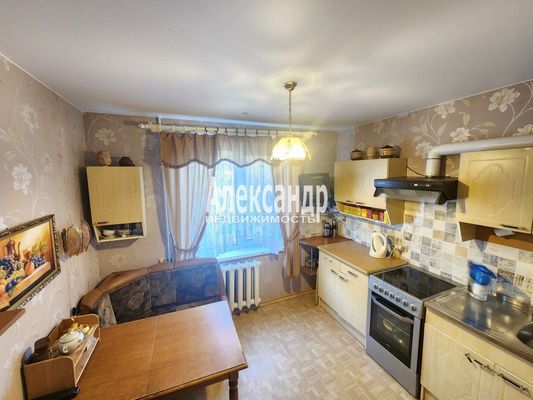 Продам двухкомнатную (2-комн.) квартиру, Чапаева ул, 23, Приозерск г