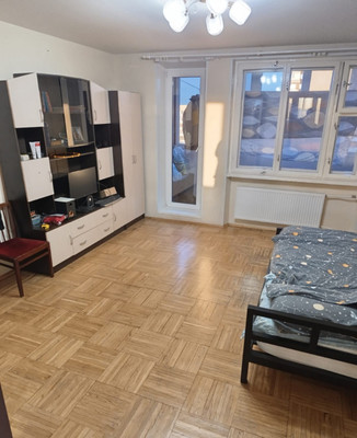 Продам трехкомнатную (3-комн.) квартиру, Павловская ул, 38/17А, Колпино г