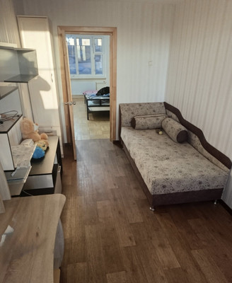 Продам трехкомнатную (3-комн.) квартиру, Павловская ул, 38/17А, Колпино г