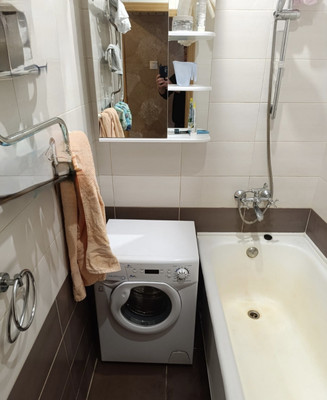 Продам трехкомнатную (3-комн.) квартиру, Павловская ул, 38/17А, Колпино г