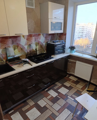 Продам трехкомнатную (3-комн.) квартиру, Павловская ул, 38/17А, Колпино г