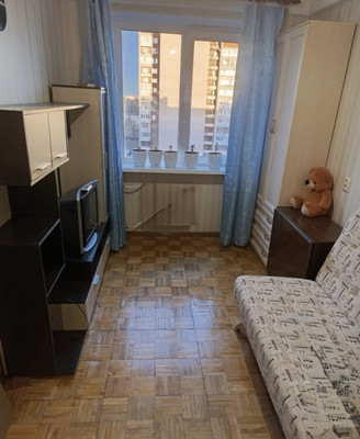 Продам трехкомнатную (3-комн.) квартиру, Павловская ул, 38/17А, Колпино г