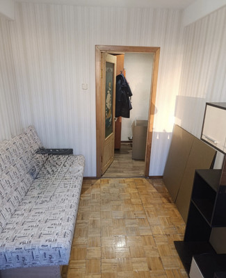 Продам трехкомнатную (3-комн.) квартиру, Павловская ул, 38/17А, Колпино г