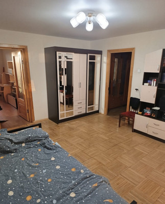 Продам трехкомнатную (3-комн.) квартиру, Павловская ул, 38/17А, Колпино г