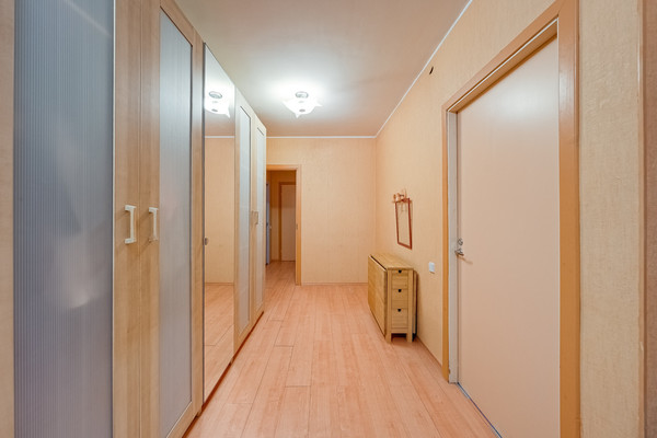 Продам трехкомнатную (3-комн.) квартиру, Давыдковская ул, 10к6, Москва г