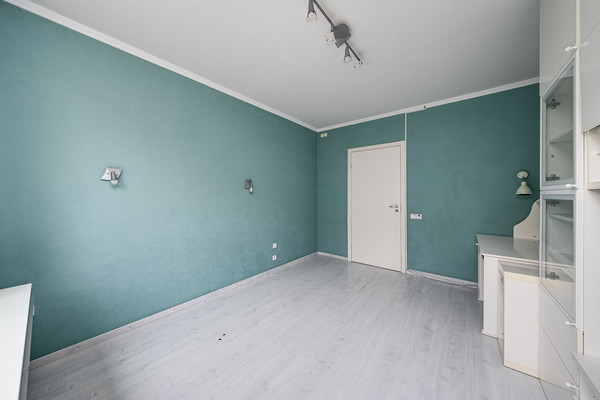 Продам трехкомнатную (3-комн.) квартиру, Давыдковская ул, 10к6, Москва г