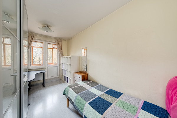 Продам трехкомнатную (3-комн.) квартиру, Давыдковская ул, 10к6, Москва г