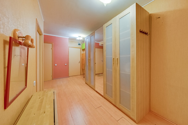 Продам трехкомнатную (3-комн.) квартиру, Давыдковская ул, 10к6, Москва г