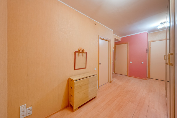 Продам трехкомнатную (3-комн.) квартиру, Давыдковская ул, 10к6, Москва г