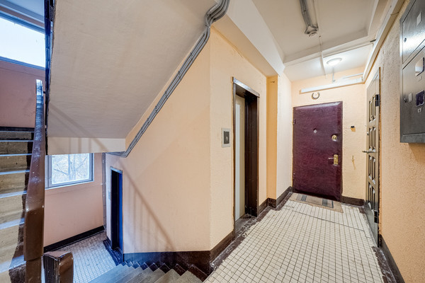 Продам трехкомнатную (3-комн.) квартиру, Давыдковская ул, 10к6, Москва г