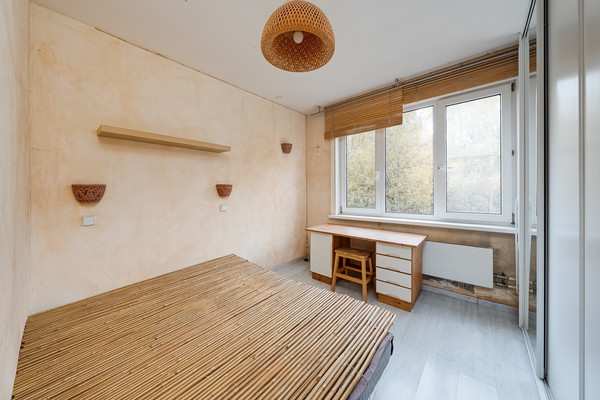 Продам трехкомнатную (3-комн.) квартиру, Давыдковская ул, 10к6, Москва г