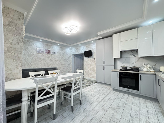 Продам трехкомнатную (3-комн.) квартиру, Тлостанова ул, 32, Нальчик г