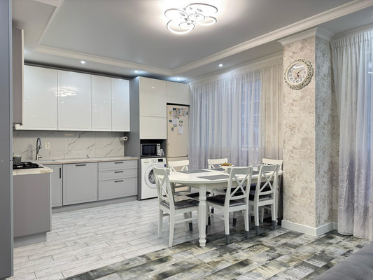 Продам трехкомнатную (3-комн.) квартиру, Тлостанова ул, 32, Нальчик г