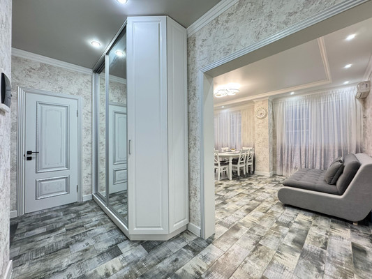 Продам трехкомнатную (3-комн.) квартиру, Тлостанова ул, 32, Нальчик г