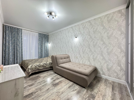 Продам трехкомнатную (3-комн.) квартиру, Тлостанова ул, 32, Нальчик г