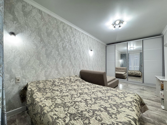 Продам трехкомнатную (3-комн.) квартиру, Тлостанова ул, 32, Нальчик г