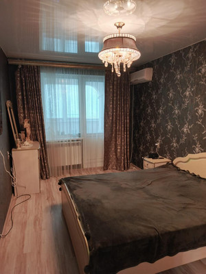 Продам трехкомнатную (3-комн.) квартиру, Тургенева ул, 304, Армавир г