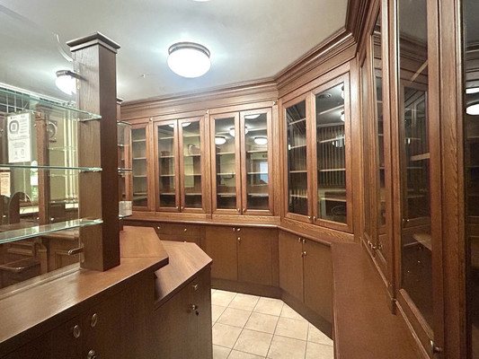 Продам торговое помещение 150 м2, 2-й Муринский пр-кт, 39, Санкт-Петербург г