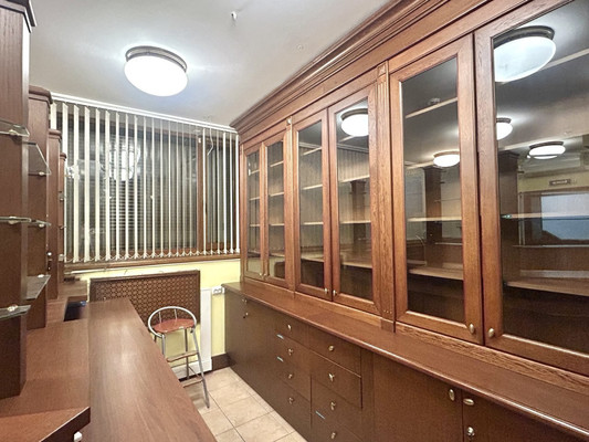 Продам торговое помещение 150 м2, 2-й Муринский пр-кт, 39, Санкт-Петербург г