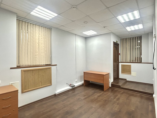 Продам торговое помещение 150 м2, 2-й Муринский пр-кт, 39, Санкт-Петербург г