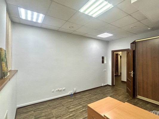 Продам торговое помещение 150 м2, 2-й Муринский пр-кт, 39, Санкт-Петербург г