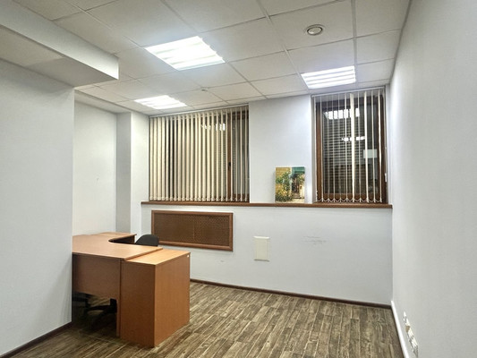 Продам торговое помещение 150 м2, 2-й Муринский пр-кт, 39, Санкт-Петербург г