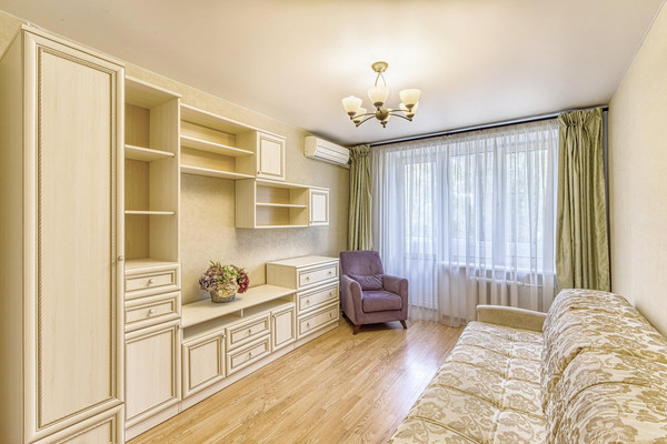 Продам трехкомнатную (3-комн.) квартиру, Нахимовский пр-кт, 38, Москва г