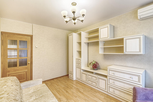 Продам трехкомнатную (3-комн.) квартиру, Нахимовский пр-кт, 38, Москва г