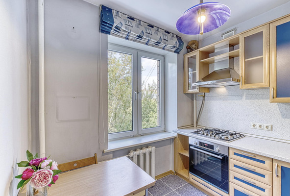Продам трехкомнатную (3-комн.) квартиру, Нахимовский пр-кт, 38, Москва г