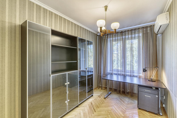 Продам трехкомнатную (3-комн.) квартиру, Нахимовский пр-кт, 38, Москва г