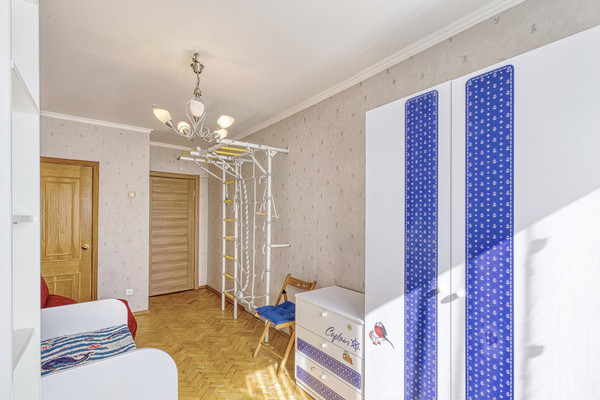 Продам трехкомнатную (3-комн.) квартиру, Нахимовский пр-кт, 38, Москва г