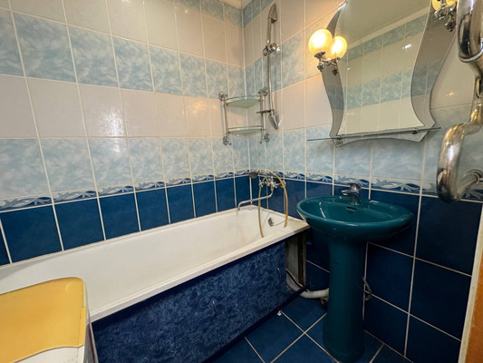 Продам двухкомнатную (2-комн.) квартиру, Ленина пр-кт, 83, Комсомольск-на-Амуре г