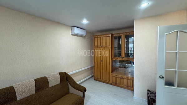 Продам трехкомнатную (3-комн.) квартиру, 76-й кв-л, 32, Курганинск г
