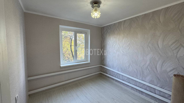 Продам трехкомнатную (3-комн.) квартиру, 76-й кв-л, 32, Курганинск г