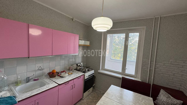 Продам трехкомнатную (3-комн.) квартиру, 76-й кв-л, 32, Курганинск г
