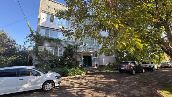 Продам трехкомнатную (3-комн.) квартиру, 76-й кв-л, 32, Курганинск г