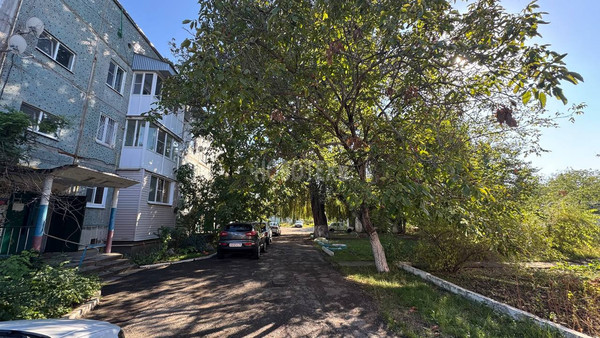 Продам трехкомнатную (3-комн.) квартиру, 76-й кв-л, 32, Курганинск г