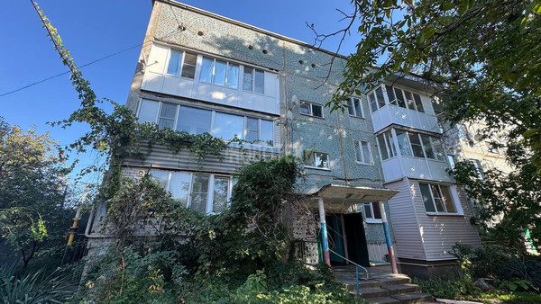 Продам трехкомнатную (3-комн.) квартиру, 76-й кв-л, 32, Курганинск г