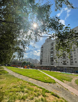 Продам трехкомнатную (3-комн.) квартиру, Кораблестроителей ул, 40к2, Санкт-Петербург г