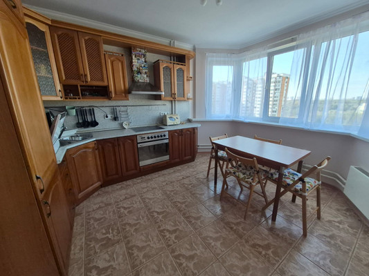 Сдам трехкомнатную (3-комн.) квартиру, Жемчуговой аллея, 5к5, Москва г