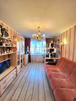 Продам двухкомнатную (2-комн.) квартиру, Декабристов Бестужевых ул, 7, Кириши г