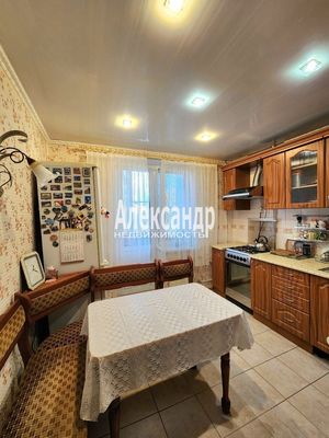 Продам двухкомнатную (2-комн.) квартиру, Декабристов Бестужевых ул, 7, Кириши г