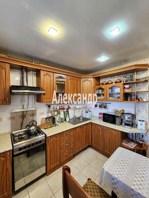 Продам двухкомнатную (2-комн.) квартиру, Декабристов Бестужевых ул, 7, Кириши г