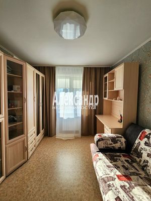 Продам двухкомнатную (2-комн.) квартиру, Декабристов Бестужевых ул, 7, Кириши г