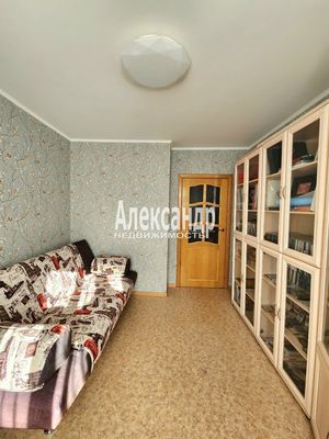 Продам двухкомнатную (2-комн.) квартиру, Декабристов Бестужевых ул, 7, Кириши г